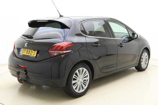 Peugeot 208 1.2 PureTech Allure Trekhaak l Climate Control l Cruise Control l Apple Carplay/Android Auto l Camera l Bluetooth l DAB l Lichtmetalen Velgen l LED l