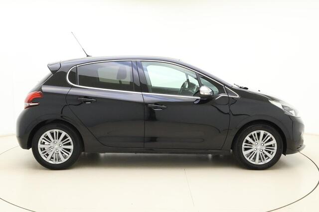 Peugeot 208 1.2 PureTech Allure Trekhaak l Climate Control l Cruise Control l Apple Carplay/Android Auto l Camera l Bluetooth l DAB l Lichtmetalen Velgen l LED l