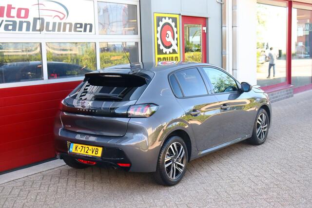 Peugeot 208 1.2 PureTech Allure O.a: PDC, Clima, Navi, Cruise, Carplay, DAB, Etc. All-in prijs!