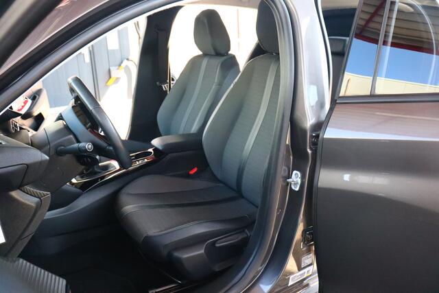 Peugeot 208 1.2 PureTech Allure O.a: PDC, Clima, Navi, Cruise, Carplay, DAB, Etc. All-in prijs!
