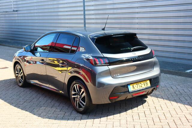 Peugeot 208 1.2 PureTech Allure O.a: PDC, Clima, Navi, Cruise, Carplay, DAB, Etc. All-in prijs!