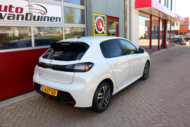 Peugeot 208 1.2 PureTech Allure Pack O.a: Dig. Display, DAB, Clima, Carplay, Cruise, Etc. All-in prijs!