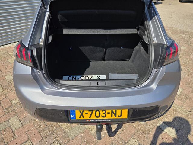 Peugeot 208 1.2 PureTech Active Pack | Nieuwe binnen | Climate control | Trekhaak | 25.000 km!