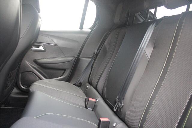 Peugeot 208 1.2 Hybrid 145PK AUTOMAAT GT | CAMERA VOOR + ACHTER | NAVIGATIE | DRAADLOZE APPLE CARPLAY/ANDROID AUTO | FULL LED KOPLAMPEN | LICHTMETALEN VELGEN 17" | DODEHOEK DETECTIE | DRAADLOZE TELEFOONLADER | KEYLESS ENTRY/START | DAB+ RADIO | ADAPTIVE CRUISE CONTRO