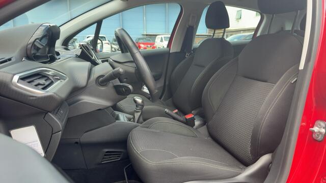 Peugeot 208 1.2 PureTech Allure Trekhaak Apple Carplay Climate Control Cruise Control
