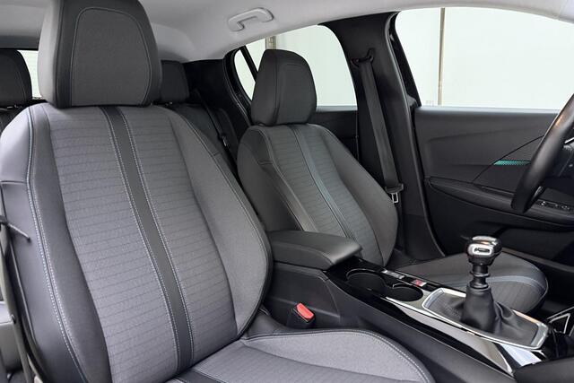 Peugeot 208 1.2 PureTech Allure | Apple carplay/Android auto | Navigatie | Cruise control | Lichtmetalen velgen 16'' | Parkeersensoren achter | LED koplampen |
