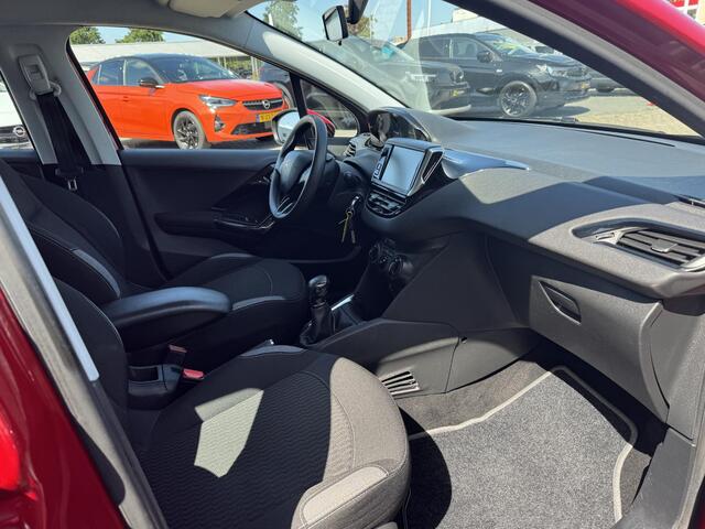 Peugeot 208 1.2 PureTech Blue Lion Incl. beurt en apk - 6M garantie - Nw. distr. riem! | Navi | Cruise | Airco | frisse auto!