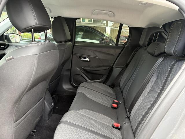 Peugeot 208 1.2T 100pk Allure | Parkeersensoren | Cruise Control | Privacy Glass | Draadloos Apple Carplay/Android Auto