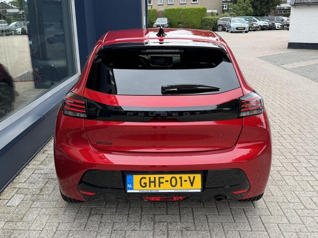 Peugeot 208 1.2 Turbo 100 PK Allure | Slechts 18.000 KM gereden | Navigatie via Telefoon | Camera | Stoelverwarming | Parkeersensoren | LED Verlichting | Cruise Control | Climate Control | Half Lederen Bekleding | 16"Lichtmetalen Velgen |