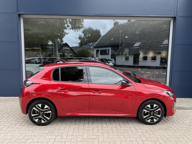 Peugeot 208 1.2 Turbo 100 PK Allure | Slechts 18.000 KM gereden | Navigatie via Telefoon | Camera | Stoelverwarming | Parkeersensoren | LED Verlichting | Cruise Control | Climate Control | Half Lederen Bekleding | 16"Lichtmetalen Velgen |