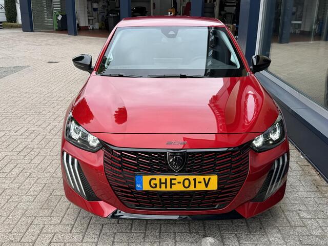 Peugeot 208 1.2 Turbo 100 PK Allure | Slechts 18.000 KM gereden | Navigatie via Telefoon | Camera | Stoelverwarming | Parkeersensoren | LED Verlichting | Cruise Control | Climate Control | Half Lederen Bekleding | 16"Lichtmetalen Velgen |