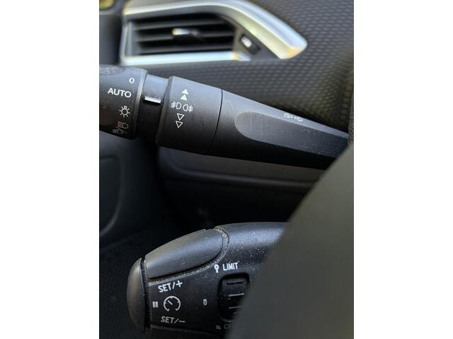 Peugeot 208 1.2, AC,Carplay,Cruise*Gr.Onderhoud t.w.v. ¤3400*