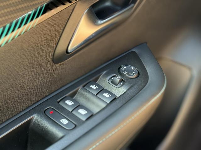 Peugeot 208 1.2 PureTech Allure l Virtual Cockpit l Camera l Navi l Carplay