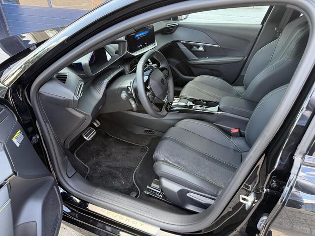 Peugeot 208 1.2 Hybrid 110 PK GT | Automaat | 360 Graden Camera | Navigatie | Keyless Entry & Start | Full LED Verlichting | Cruise Control Adaptief | Climate Control | 17" Lichtmetalen Velgen | Parkeersensoren V+A | Dakspoiler |