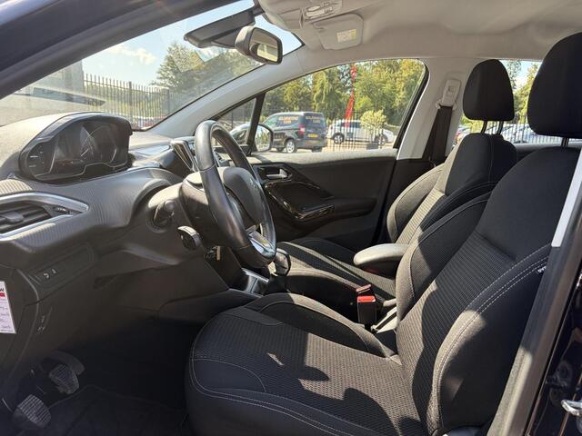 Peugeot 208 1.2 PureTech Allure 2e Eigenaar,Dealer Onderhouden,Carplay,Trekhaak,Navi,Clima,Cruise,Pdc,Lm velgen,5 Deurs,N.A.P,Nieuwe Apk bij Aflevering