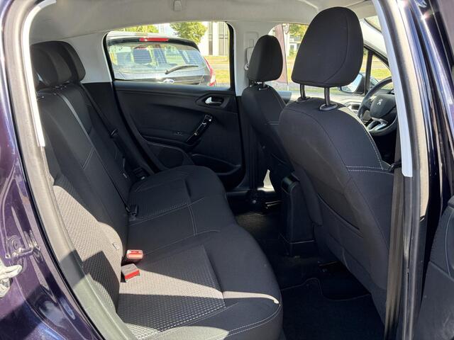 Peugeot 208 1.2 PureTech Allure 2e Eigenaar,Dealer Onderhouden,Carplay,Trekhaak,Navi,Clima,Cruise,Pdc,Lm velgen,5 Deurs,N.A.P,Nieuwe Apk bij Aflevering