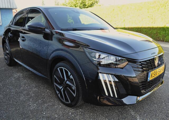 Peugeot 208 1.2 Hybr GT Pano key-l cam v+a resb