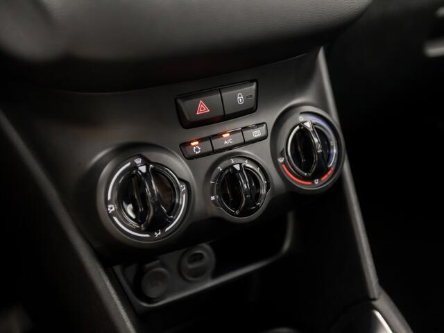 Peugeot 208 1.2 PureTech Signature (APPLE CARPLAY, NAVIGATIE, 1e EIGENAAR, PARKEERSENSOREN, SPORTSTOELEN, CRUISE, LM VELGEN, ELEK PAKKET, NIEUWSTAAT)
