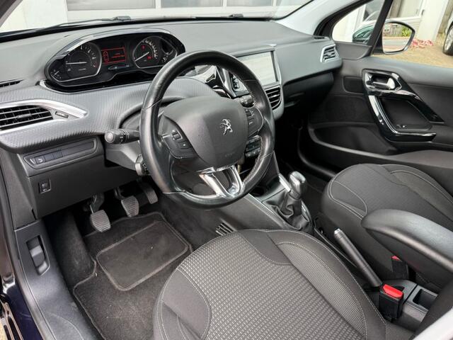 Peugeot 208 1.2 Puretech 82Pk Blue Lease Executive Navi Pdc Clima Cruise