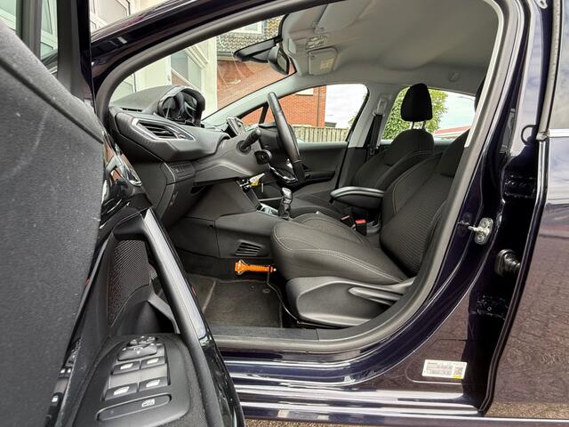 Peugeot 208 1.2 Puretech 82Pk Blue Lease Executive Navi Pdc Clima Cruise