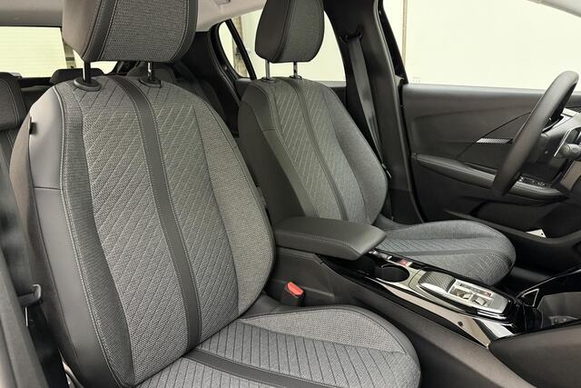 Peugeot 208 1.2 Hybrid 110 e-DCS6 Allure | ¤ 3.480,- demovoordeel! | Automaat | LM velgen | Camera V + A | Navigatie