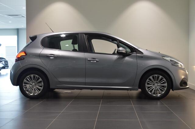 Peugeot 208 Signature NAVIGATIE - AIRCO - HANDGESCHAKELD