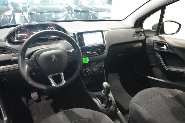 Peugeot 208 Signature NAVIGATIE - AIRCO - HANDGESCHAKELD