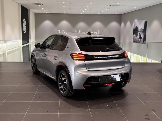 Peugeot 208 1.2 Hybrid 110 e-DCS6 GT | Automaat | Climate Control | Full Map Navigatie | Apple Carplay / Android Auto | 360 Camera | Parkeersensoren | Bekleding Half Leder | Direct uit Voorraad Leverbaar!