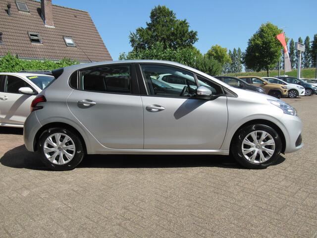 Peugeot 208 1.2 PureTech Blue Lion | Airco | Navi| Parkeersensoren | Incl. Garantie | Bluetooth | Cruise| Distr.is al verv|