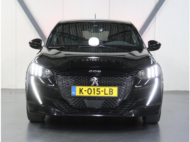 Peugeot 208 1.2 130PK GT | AppleCarplay/AndroidAuto | Parkeersensoren | FULL LED | Navigatie | Lederen Stuurwiel | Climate Control | Adaptive Cruise Control | 17" LMV | Sfeerverlichting | Isofix | Privacy Glass |