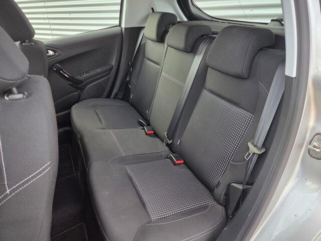Peugeot 208 1.2 PureTech Blue Lease Executive | Nieuw Binnen | Navigatie | Climate Control | APK 02-06-2027