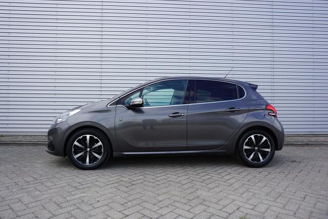 Peugeot 208 1.2 PureTech Tech Edition Climate / Navi / Cruise / Camera / PDC / Carplay / Elektr. ramen / Lm velgen / NAP