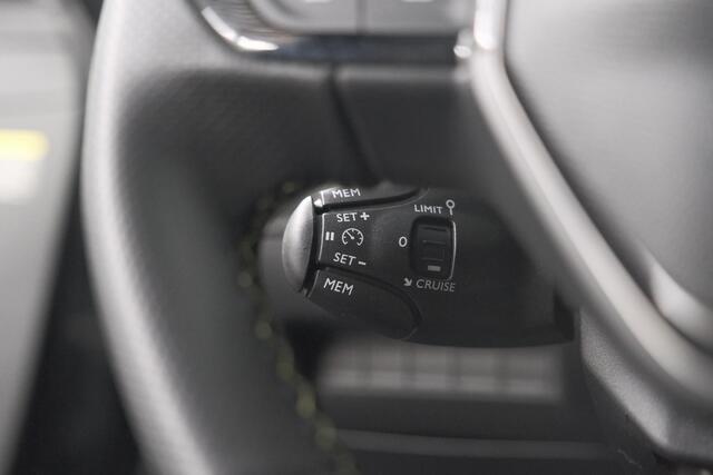 Peugeot 208 1.2 Hybrid 145 e-DCS6 GT | Alcantara Pakket | Camera | Apple Carplay | Stoelverwarming