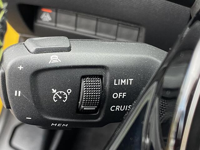 Peugeot 208 1.2 GT Pack 100 l CLIMATE | STOELVERWARMING| ADAPTIVE CRUISE | NAV | CARPLAY ANDROID | ZWART DAK | TREKHAAK | 50 DKM |