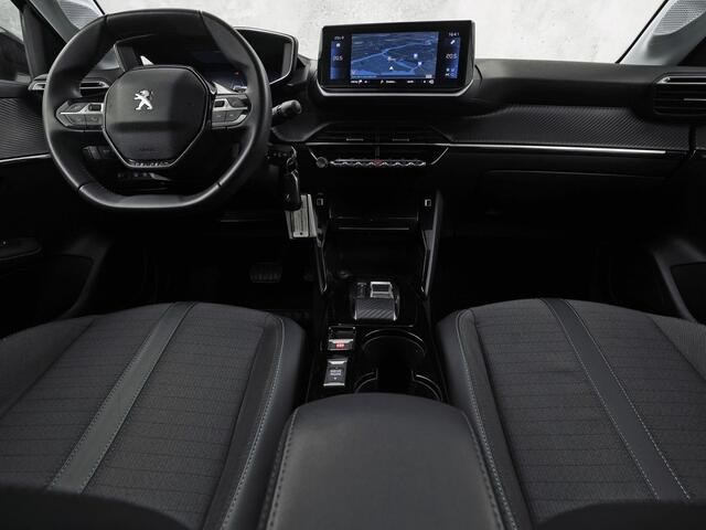 Peugeot 208 1.2 PureTech Allure Pack Automaat (VIRTUAL COCKPIT, BLACK PACK, APPLE CARPLAY, GROOT NAVI, 360 CAMERA, SPORTSTOELEN, GETINT GLAS, LM VELGEN, NIEUWSTAAT)