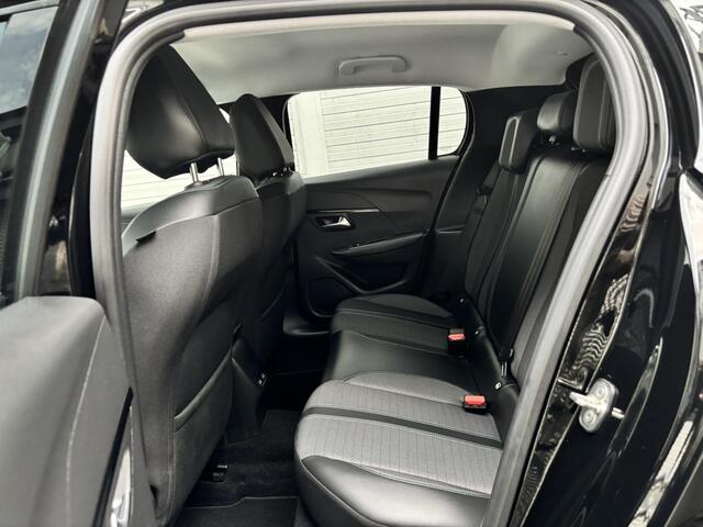 Peugeot 208 Allure Pack 1.2 75pk | CAMERA | KEYLESS START | EXTRA GETINTE RUITEN | 3D i-COCKPIT® | NAVI | LM-VELGEN