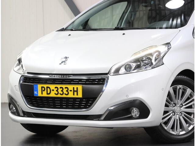 Peugeot 208 1.2 110PK Allure | AUTOMAAT | AppleCarplay/AndroidAuto | Panoramadak | Armsteun | Parkeersensoren | FULL LED | Navigatie | Lederen Stuurwiel | Camera | Climate Control | Cruise Control | 16" LMV | Isofix | Privacy Glass |