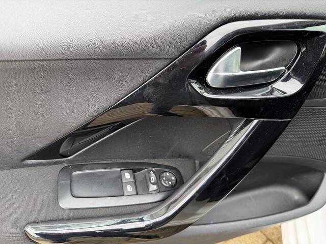 Peugeot 208 1.2 PureTech Active / 5 Drs / Lage km