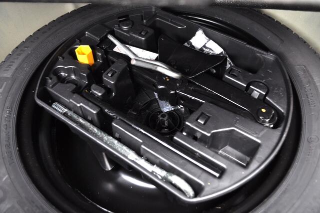 Peugeot 208 1.2 Allure Aut. pdc. crc. egtg