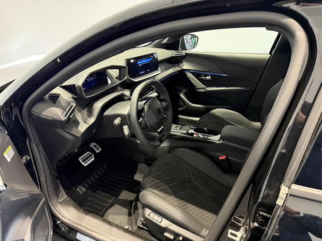 Peugeot 208 1.2 Hybrid 145 e-DCS6 GT | APPLE CARPLAY & ANDROID AUTO | CAMERA VOOR EN ACHTER | MASSAGE STOEL | STOELVERWARMING | DEMO AUTO |