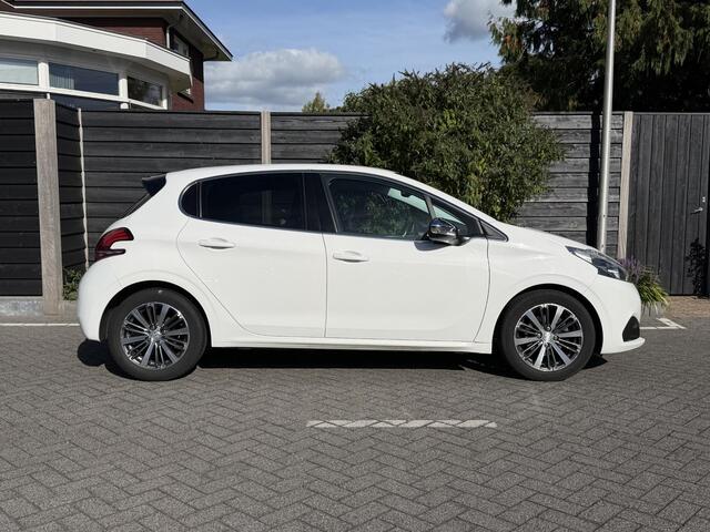 Peugeot 208 Allure 1.2 PureTech 82PK Trekhaak, Navigatie, Parkeersensoren Achter, Climate Control, Cruise Control