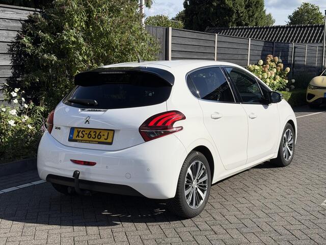 Peugeot 208 Allure 1.2 PureTech 82PK Trekhaak, Navigatie, Parkeersensoren Achter, Climate Control, Cruise Control