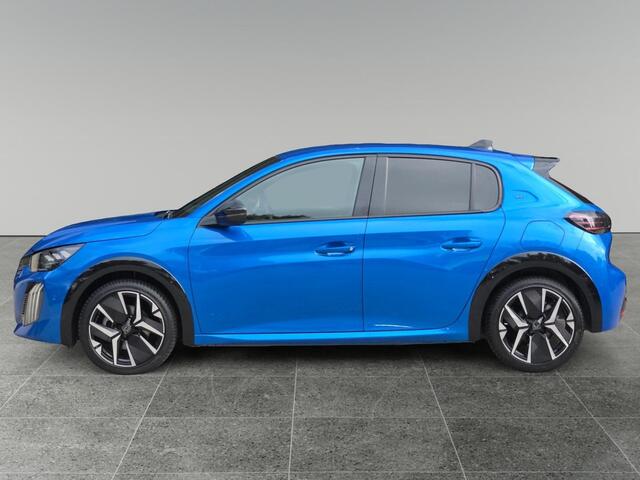 Peugeot 208 GT 1.2 Hybrid 110pk e-DCS6 | ALCANTARA PAKKET | STOELVERW. | DODEHOEKBEW. | NAVI | 360° CAMERA | CRUISE CONTROL | CLIMA | MASSAGESTOEL | DRAADLOOS APPLE CARPLAY / ANDROID AUTO |