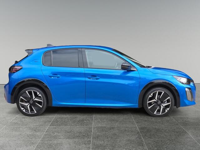 Peugeot 208 GT 1.2 Hybrid 110pk e-DCS6 | ALCANTARA PAKKET | STOELVERW. | DODEHOEKBEW. | NAVI | 360° CAMERA | CRUISE CONTROL | CLIMA | MASSAGESTOEL | DRAADLOOS APPLE CARPLAY / ANDROID AUTO |