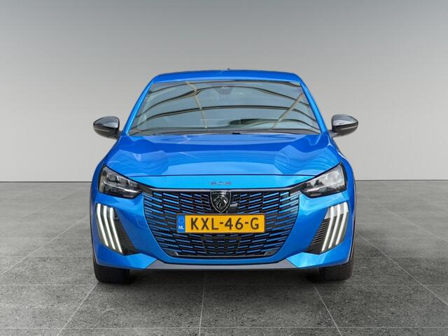 Peugeot 208 GT 1.2 Hybrid 110pk e-DCS6 | ALCANTARA PAKKET | STOELVERW. | DODEHOEKBEW. | NAVI | 360° CAMERA | CRUISE CONTROL | CLIMA | MASSAGESTOEL | DRAADLOOS APPLE CARPLAY / ANDROID AUTO |