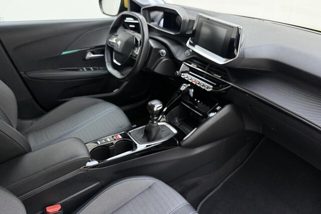 Peugeot 208 1.2 PureTech Allure 100pk | Climate Control | Camera | Apple Carplay - Android Auto | Stoelverwarming | Cruise Control | Parkeersensoren | DAB