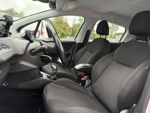 Peugeot 208 1.2 PureTech Blue Lease Executive ?Dealer Onderhouden?2e Eigenaar?Navi?Carplay?Clima?Cruise?Pdc?5 Deurs?16'' Lm velgen?N.A.P?Apk tot 09-2027