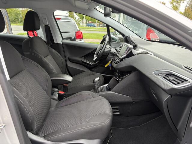 Peugeot 208 1.2 PureTech Blue Lease Executive ?Dealer Onderhouden?2e Eigenaar?Navi?Carplay?Clima?Cruise?Pdc?5 Deurs?16'' Lm velgen?N.A.P?Apk tot 09-2027