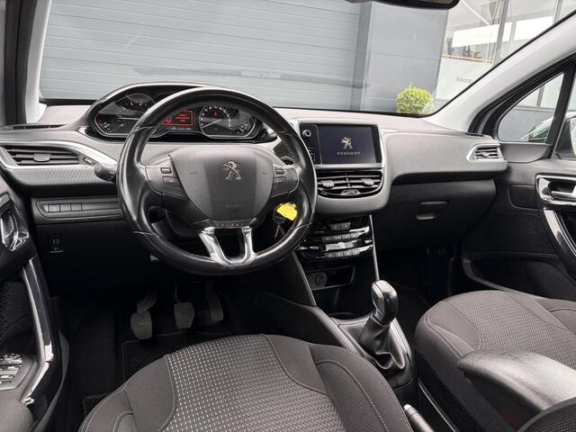 Peugeot 208 1.2 PureTech Blue Lease Executive ?Dealer Onderhouden?2e Eigenaar?Navi?Carplay?Clima?Cruise?Pdc?5 Deurs?16'' Lm velgen?N.A.P?Apk tot 09-2027