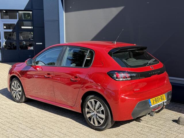 Peugeot 208 1.2 Active | Trekhaak | Touch Screen met Apple Carplay | Navigatie via Telefoon | Airconditioning | Cruise-Control | Parkeersensoren | Stuurwielbediening |